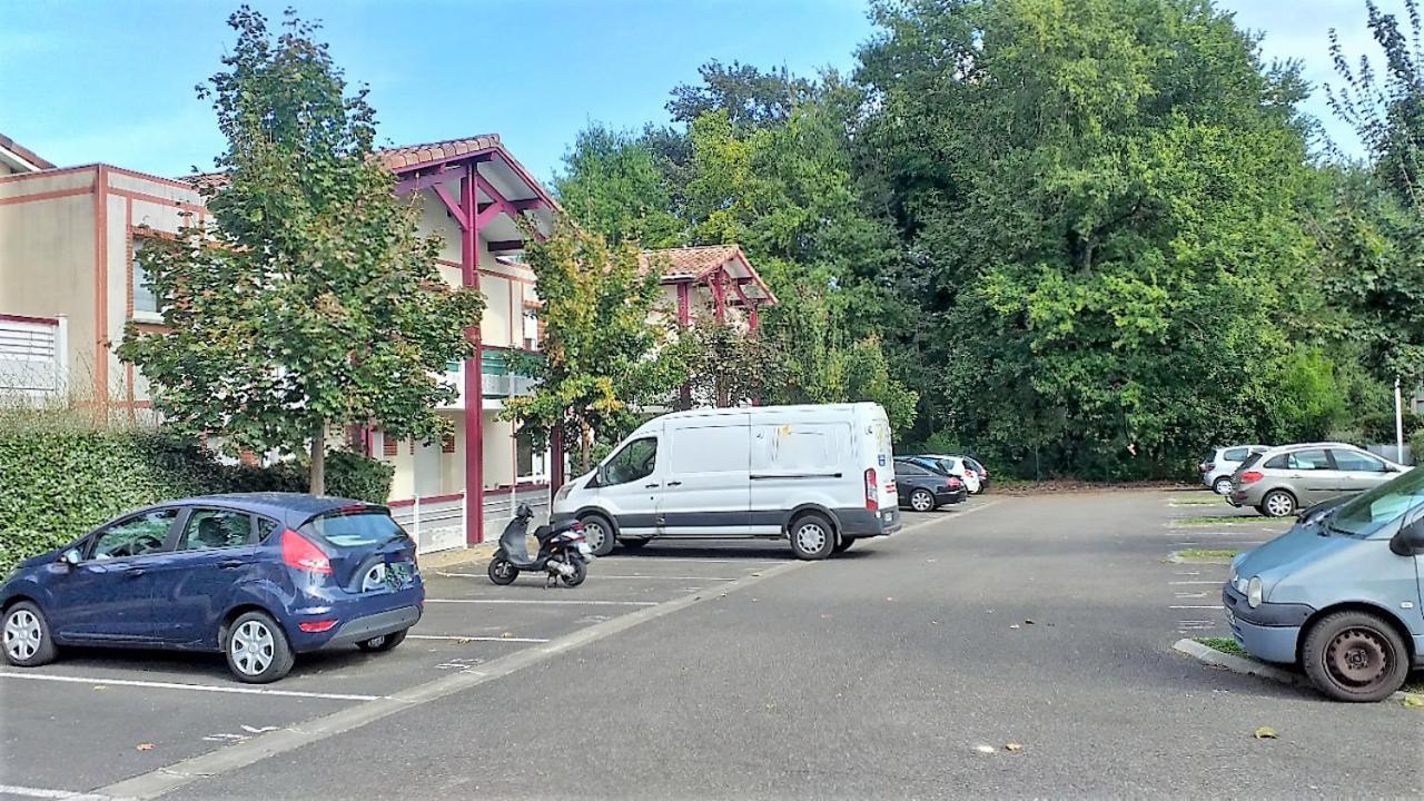 Studio Calme Avec Parking Saint-Pierre-du-Mont  Zewnętrze zdjęcie